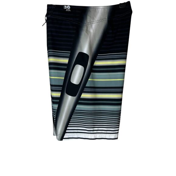 OAKLEY 10.5" Board and Surf Shorts in Black & Gray Men's 30 Waist - Picture 2 of 13